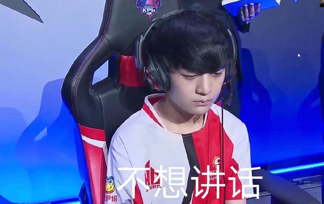 Zeus , 快点回来😭 Doran 的武器潜伏成功！秀神 Fox 击倒了 faker ，而 Dplus KIA 赢得了 T1