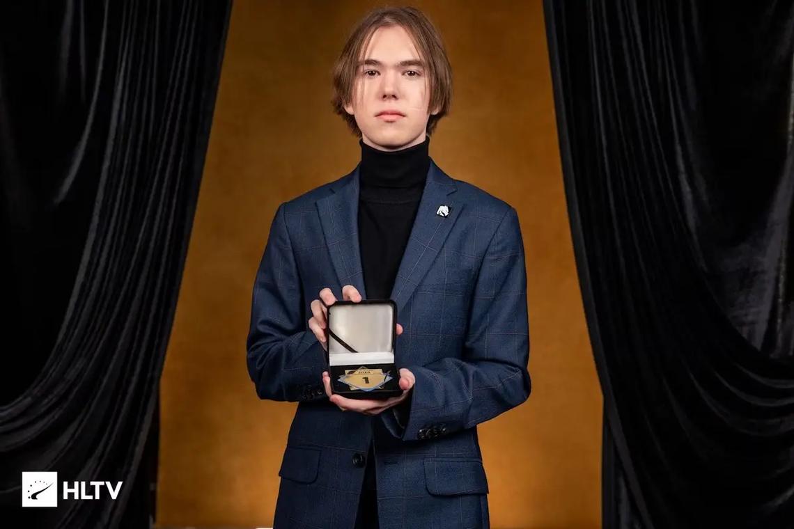 【战报】2025LPL春季赛季后赛FPX 3-2 EDG，FPX逆转取胜抢先晋级决赛