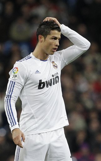 德媒：施洛特贝克在等待豪门，多特可能强硬应对拒绝低价出售（德媒：施洛特贝克静候豪门报价，多特态度强硬拒绝甩卖）